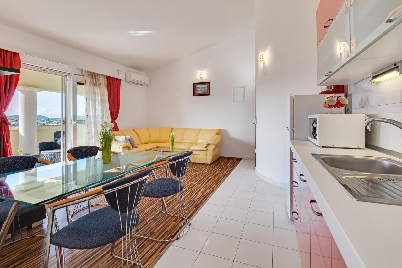 Apartman Strmota S Bazenom Sveti Filip i Jakov Eksteriør billede